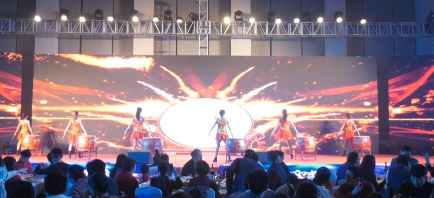 <b>濟(jì)南年會(huì)演出開場(chǎng)舞大氣紅鼓表演</b>